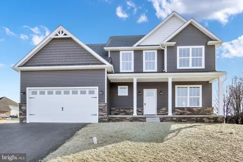 2421 Pikeside Dr, Greencastle, PA 17225