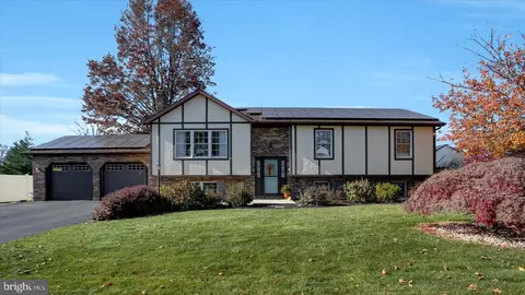 110 Logan Ln, Shippensburg, PA 17257