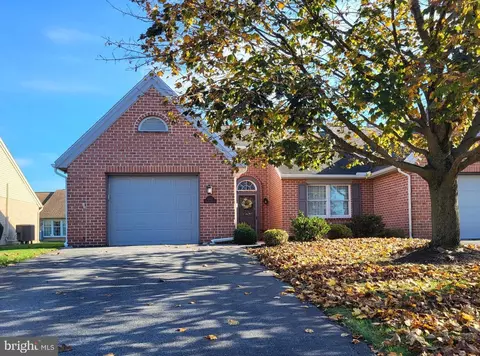 1048 Orchard Dr, Chambersburg, PA 17201