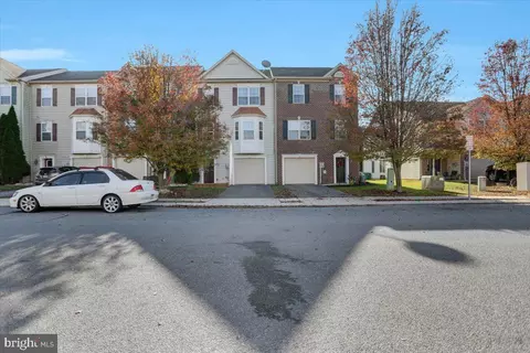 241 Whitley Dr #77, Chambersburg, PA 17201