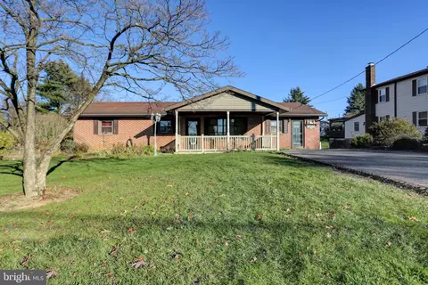 2088 Smoketown Rd, Fayetteville, PA 17222
