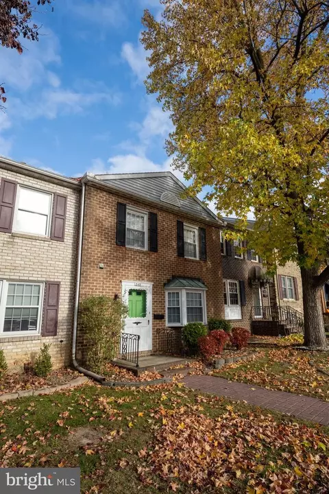 845 Woodlawn Dr, Chambersburg, PA 17201