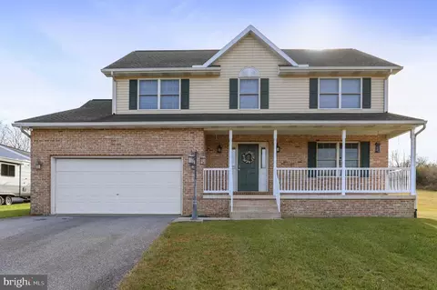 584 Fern Ln, Chambersburg, PA 17202