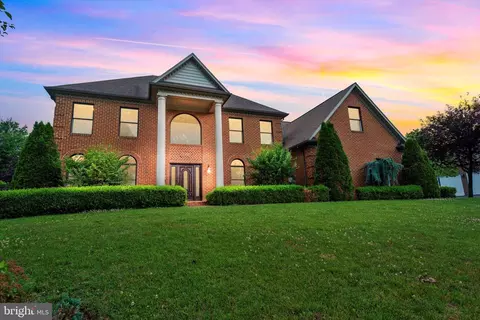 2159 Castlegreen Dr, Greencastle, PA 17225