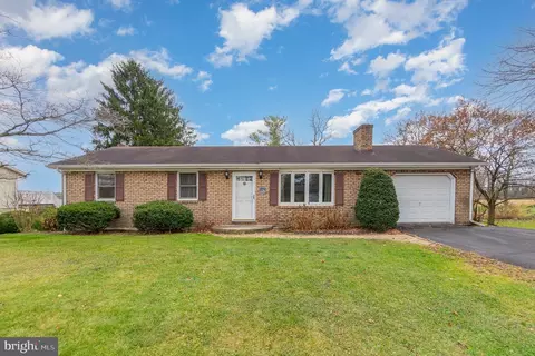 1528 Linden Rd N, Chambersburg, PA 17202