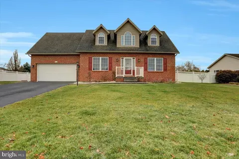 365 Martina Dr, Chambersburg, PA 17201