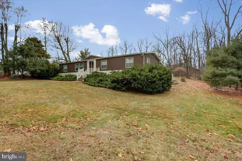 758 Carl Cir, Greencastle, PA 17225