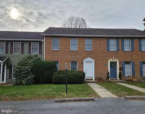 3492 Gleneagles Dr, Chambersburg, PA 17202