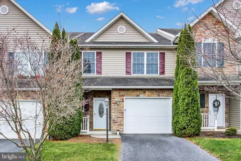 8851 Casper Dr, Waynesboro, PA 17268