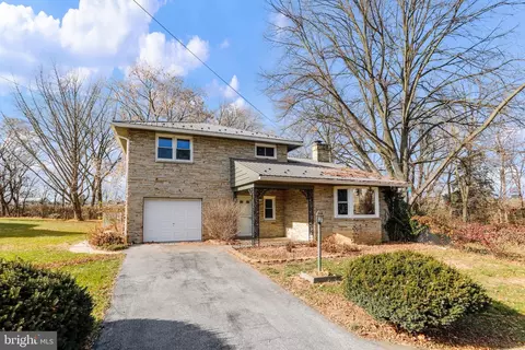 90 Falling Spring Rd, Chambersburg, PA 17202