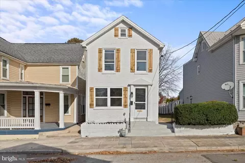 427 E Washington St, Chambersburg, PA 17201