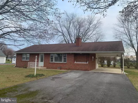 5746 Greenvillage Rd, Chambersburg, PA 17202
