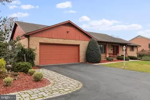 483 Larkspur Ln E, Chambersburg, PA 17202