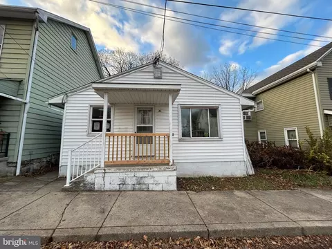 32 N Franklin Street St, Waynesboro, PA 17268