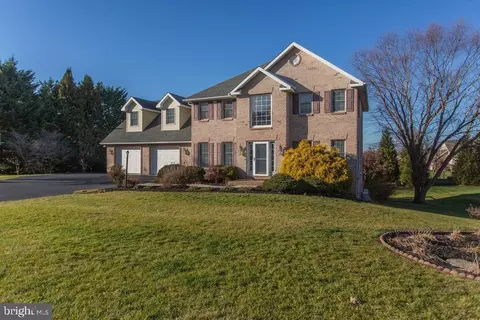 1380 Hearthside Dr, Chambersburg, PA 17202