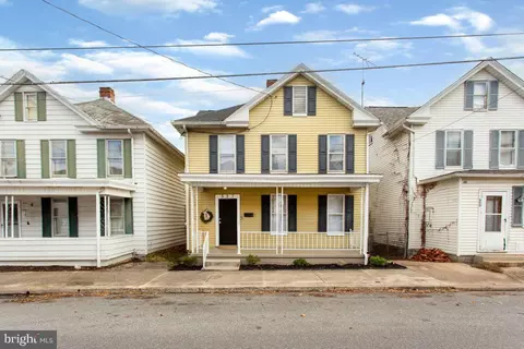 327 Fairview Ave, Waynesboro, PA 17268