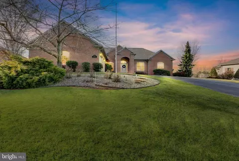 6229 Merion Dr, Fayetteville, PA 17222
