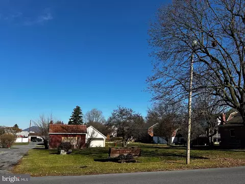 11 Prospect St, Mercersburg, PA 17236