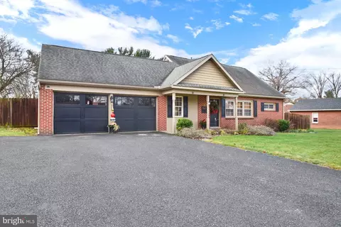 312 Roland Ave, Chambersburg, PA 17201