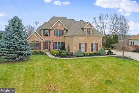 6340 Medina Ridge Dr, Fayetteville, PA 17222