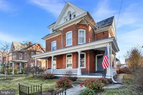 119 S Broad St, Waynesboro, PA 17268