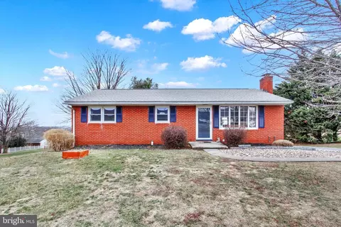 14125 Crest Ave, Waynesboro, PA 17268