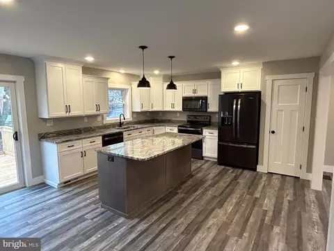 112 Logan Ln, Shippensburg, PA 17257