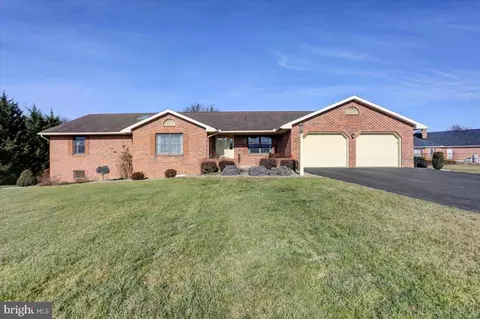 677 Lohman Ave, Greencastle, PA 17225