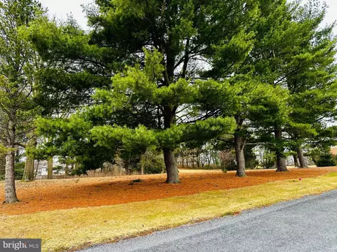 APT 13 Heckman Drive, Saint Thomas, PA 17252