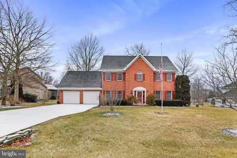 6764 Fairway Dr E, Fayetteville, PA 17222