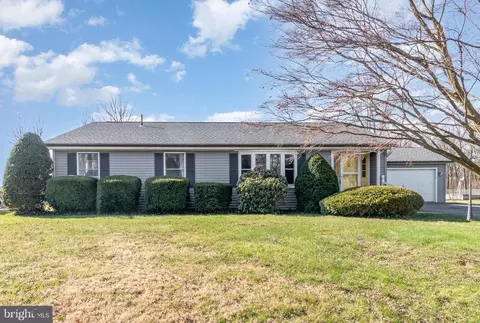 1170 Redwood Dr, Waynesboro, PA 17268