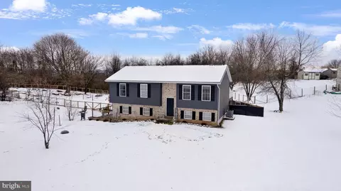 12090 Skyhawk Dr, Waynesboro, PA 17268