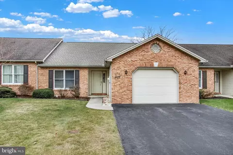 406 Benjamin Dr #20, Chambersburg, PA 17201