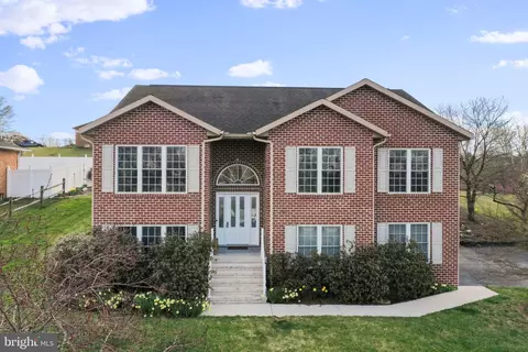 270 Opal Dr, Chambersburg, PA 17202