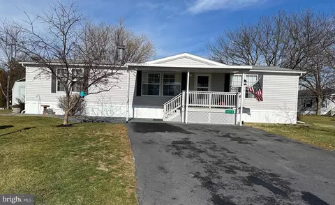 5613 Classic Ct, Fayetteville, PA 17222