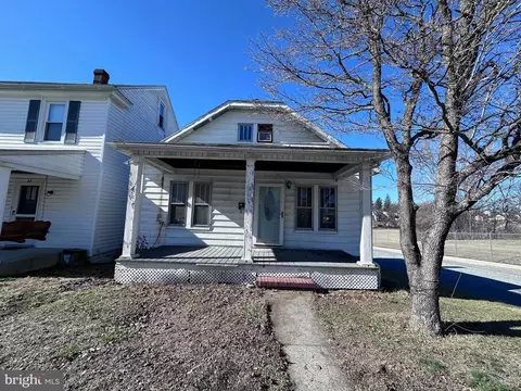 48 N Phillips Ave, Waynesboro, PA 17268