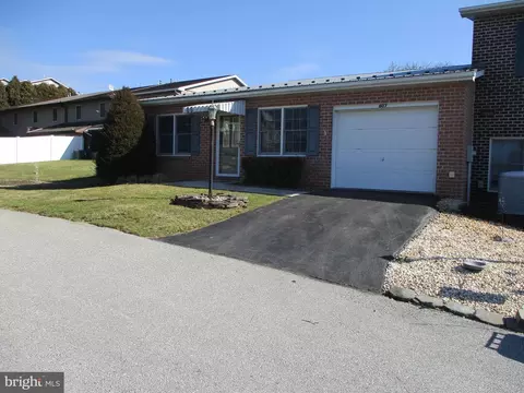 607 W Third St, Waynesboro, PA 17268