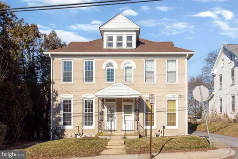 130-132 N Grant St, Waynesboro, PA 17268