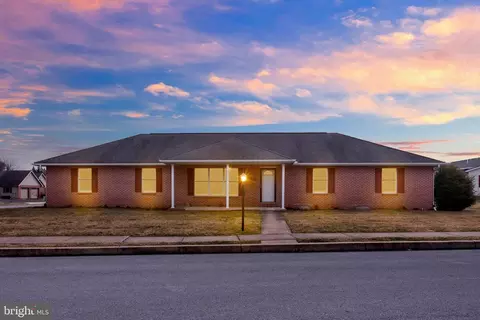 106 Homestead Dr, Greencastle, PA 17225