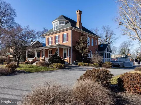 216 N Carlisle St, Greencastle, PA 17225