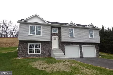 749 Third St W, Waynesboro, PA 17268