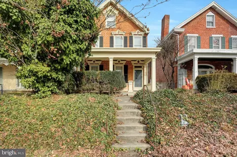 321 Queen St E, Chambersburg, PA 17201