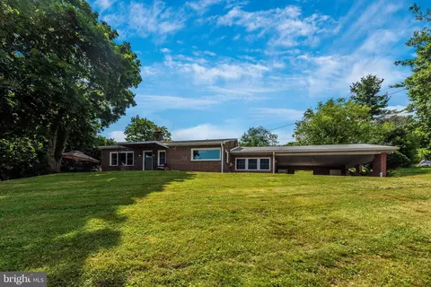 226 Highland Ave, Waynesboro, PA 17268