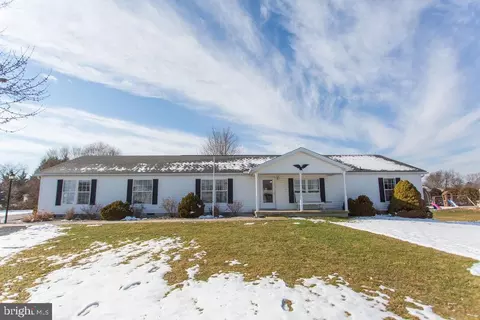 165 Durham Dr, Chambersburg, PA 17202