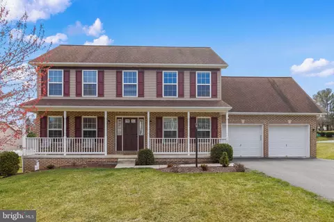 11408 Cross Fields Dr, Waynesboro, PA 17268