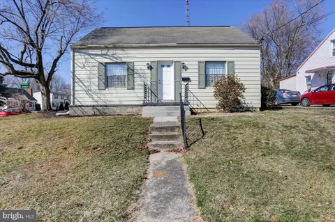 957 S Coldbrook Ave, Chambersburg, PA 17201