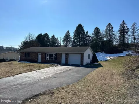73 Maribeth Dr, Chambersburg, PA 17202