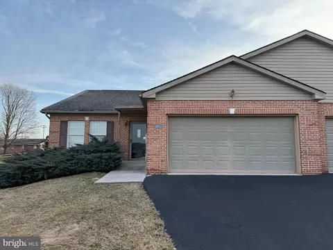 25 Homestead Dr, Greencastle, PA 17225