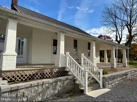 965 Coldspring Rd, Fayetteville, PA 17222
