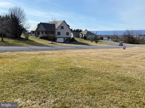 589 Wennington Dr, Chambersburg, PA 17201